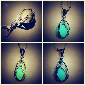 Colliers pendentifs étoile de lune lumineuse pour femmes, collier en pierre lumineuse en forme de cœur creux et de citrouille, bijoux qui brillent dans le noir - Product Image 4