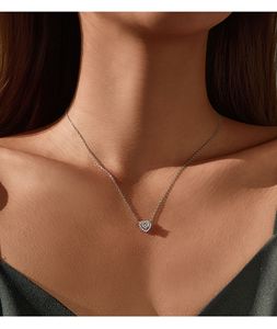 Juego de Collar y Pendientes de Plata de Ley 925 con Moissanita Corte Corazón Color D VVS1, Certificado GRA, Joyería Nupcial - Product Image 3