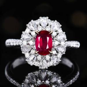 Anillo de rubí de sangre de paloma ovalado de oro de 18 quilates, joyería fina, piedra principal de 1.07 quilates con 55 diamantes grandes para compromiso de mujer - Product Image 1