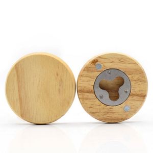Abridor de Botellas Magnético para Refrigerador de Madera de Caucho Redonda con Logotipo Personalizado Grabado con Láser - Product Image 1