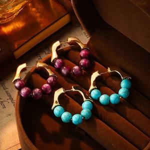 Nouvelles boucles d'oreilles à clous en perles de raisin violettes, légères et luxueuses, de haute qualité, style français, pour les trajets quotidiens, avec un design personnalisé - Product Image 2