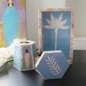 Brûleur d'encens Bakhoor fait main de style arabe avec motif floral, en MDF et incrustations de nacre et de résine, diffuseur personnalisé en boîte de couleur - Product Image 1