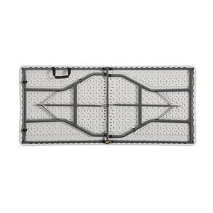 Table pliante en plastique moulé HDPE blanc 5FT, étanche et économique, idéale pour l'extérieur, la <span class=keywords><strong>location</strong></span> ou comme table de pique-nique. - Product Image 4