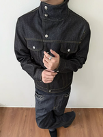 Veste bomber vintage en denim de haute qualité personnalisable, à manches longues, à bouton unique, à ourlet plat, avec deux poches poitrine, 100% coton