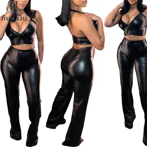 Sahte Pu deri siyah iki parçalı Set kadınlar Backless Halter kırpma üst ve pantolon Bodycon 2 parça pantolon setleri