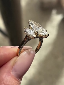 Bague de fiançailles de luxe en or jaune massif 14K 18K avec diamant de laboratoire taille marquise 3 carats et diamants latéraux taille marquise, certifiée IGI D-E-F - Product Image 4