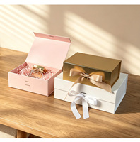 Boîte cadeau rigide magnétique pliable personnalisée en une seule pièce avec ruban pour l'emballage de bougies en relief, vente en gros en stock