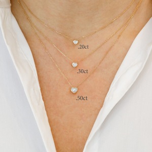 Collier cœur en or massif 18 carats avec diamant naturel : solitaire serti clos - Product Image 4