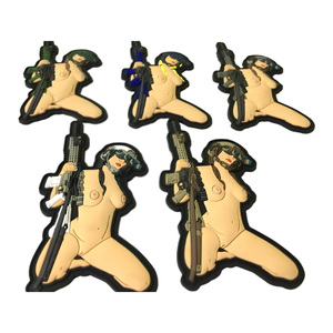 Nhà sản xuất tùy chỉnh logo thương hiệu chữ nhỏ Silicone nhãn thương hiệu PVC vá 3D móc và vòng lặp ủng hộ vá cho quần áo - Product Image 3