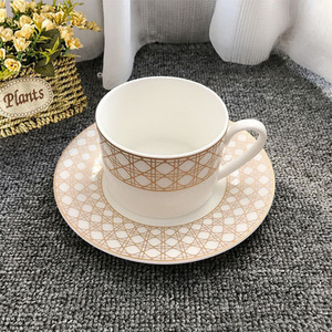 Juego de Té y Café de Porcelana Fina Blanca con Diseño Diagonal Nórdico de Lujo, 15 Piezas, Regalo de Lujo - Product Image 3