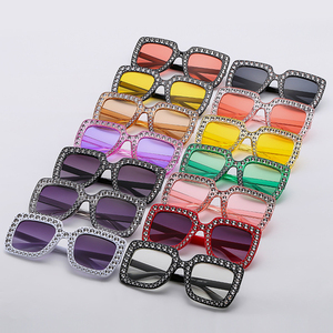 Party box intarsiato con diamanti <span class=keywords><strong>occhiali</strong></span> da sole cross-border moda <span class=keywords><strong>occhiali</strong></span> da sole retrò alla moda da <span class=keywords><strong>discoteca</strong></span> <span class=keywords><strong>occhiali</strong></span> - Product Image 3