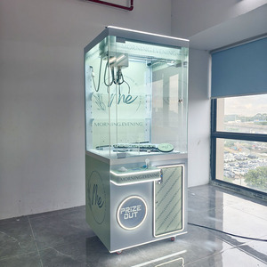 Máquina de grúa de garra para agarrar muñecas que funciona con monedas con gabinete transparente y pago con tarjeta para uso recreativo - Product Image 1