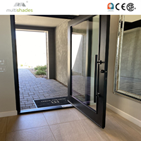 Porte pivotante en aluminium à rupture de pont thermique MULTISHADES, double vitrage sur mesure pour maisons résidentielles