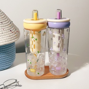 1000ml Niedliche Frucht- und Blumenmuster Umweltfreundliche Plastik-Wasserflasche mit Strohhalm BPA-frei Auslaufsicher für Erwachsene - Product Image 4