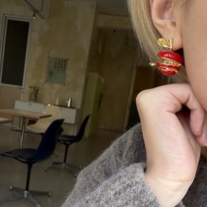 Boucles d'oreilles pendantes créatives en émail rouge plaqué or en forme de <span class=keywords><strong>pomme</strong></span> avec zircon en forme de cœur à l'intérieur, bijoux cadeaux pour femmes et filles, vente en gros - Product Image 5