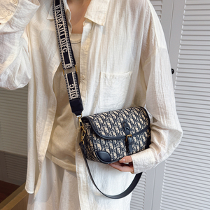 Sac messager carré en PU de haute qualité. Style féminin à la mode. Fabriqué en matériau PU. - Product Image 5