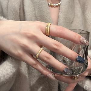 Anillo de Diamantes de Diseño Italiano de Alta Gama, Plata de Ley S925, Anillo Vintage con Patrón Geométrico, Acabado Cepillado - Product Image 3