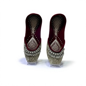 Prix de gros BS INTERNATIONAL Chaussures en cuir fantaisie à lacets pour femmes, design brodé personnalisé, tendance de la mode indienne traditionnelle - Product Image 6