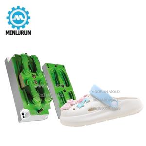 شباشب شاطئ صيفية من مادة EVA مضادة للانزلاق بتصميم بسيط بلون واحد مع طباعة حروف وزخرفة دب لطيف - Product Image 4