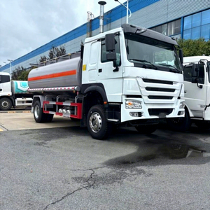 Camión Cisterna Sinotruck HOWO de 10000L/10CBM/2500 Galones para Transporte de Combustible Diésel - Product Image 2