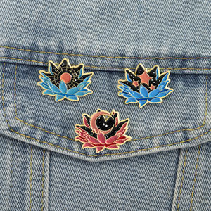 Pin esmaltado de flor de loto celestial, broche de Metal con Luna estrellada y sol, insignia de solapa, regalo de joyería para amigos, venta al por mayor - Product Image 1
