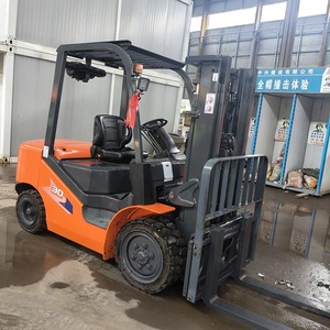 중고 HELI 3T CPCD30 디젤 지게차 3단/2단 마스트 공압식/솔리드 타이어 좌석식 운전 3/4.5m 리프팅 높이 전륜 구동 - Product Image 4