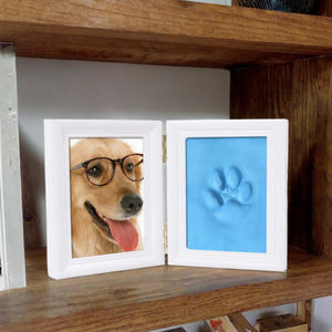 Cadre photo personnalisé en bois pour animaux de compagnie, impression numérique, empreinte de patte en relief, kit de souvenir - Conception à charnières durable - Product Image 3