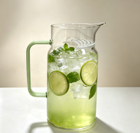 Carafe à eau en verre borosilicate avec poignée vert clair, bec verseur avec filtre intégré, carafe résistante à la chaleur pour thé, jus, boissons froides