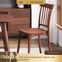 Chaise commerciale d'extérieur de style moderne Conception simple en plastique pour les cafés et les salons de thé Chaise de restauration facile à ranger