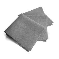 Serviette enduite de PU de microfibre avec des trous de poinçonnage, serviette de chamois enduite de microfibre