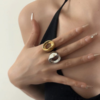Neuheit PVD 18K Vergoldeter Edelstahl Unregelmäßiger Hohler Breiter Fingerring Wasserdicht Handgefertigt Hochglanzpoliert für Damen
