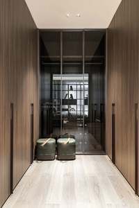 Armoire-penderie moderne sur mesure en bois massif avec portes coulissantes - Product Image 2