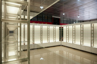Meuble de Magasin de Soins sur Mesure, Vitrine Murale en Bois pour Boutique de Parfumerie, Étagère d'Exposition de Cosmétiques en Verre avec Lumière LED
