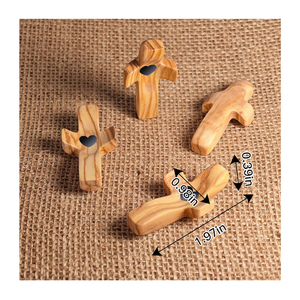 Croce in Legno Intagliata a Forma di Cuore, Oggetto Decorativo, Croce da Tasca per Preghiera, Regalo Religioso per Bambini e Adulti - Product Image 2
