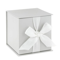 Emballage en carton blanc pour bijoux, 10 pièces en papier kraft pliable, boîte magnétique pour bonbons, montre cadeau d'anniversaire avec ruban à nœud