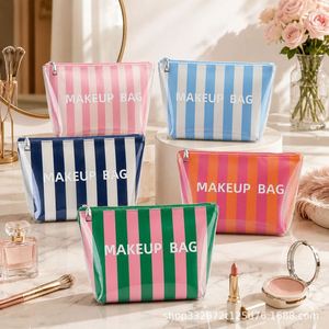 Pochette Organisateur Personnalisée en PVC, Trousse de Maquillage Rayée à Fermeture Éclair, Sac de Voyage Imperméable pour Cosmétiques et Articles de Toilette pour Femmes - Product Image 2
