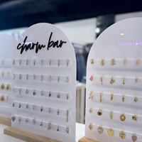 Ensemble de présentoirs à bijoux modernes en acrylique : support pour boucles d'oreilles, organisateur de bracelets et présentoir de cartes à boucles d'oreilles – Rangement élégant pour magasin de détail