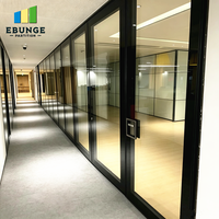 Cloison de séparation en verre mobile à double vitrage avec cadre en aluminium et panneaux coulissants pour salle de réunion de bureau