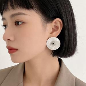 Boucles d'oreilles à clous en forme de fleur, argent 925, incrustation de cristaux, bijoux de luxe pour femmes, pour les soirées - Product Image 3