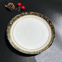 Assiettes de présentation en céramique de luxe à bord doré, assiettes de dîner en porcelaine à motif marbre et géométrique de style européen pour la décoration de table d'hôtel et de maison