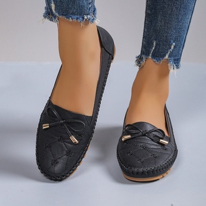 <span class=keywords><strong>Mocassini</strong></span> piatti da <span class=keywords><strong>donna</strong></span> taglie forti personalizzati all'ingrosso, in pelle PU, slip-on leggeri, scarpe casual alla moda con fiocco - Product Image 6