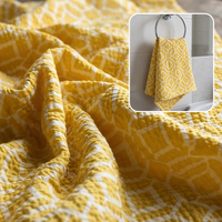 Tissu en crêpe de coton texturé à effet froissé, motif folklorique scandinave, design nid d'abeille