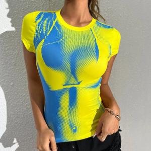 Camiseta Gráfica Personalizada con Logotipo Bordado, Cuello Redondo, Manga Corta, para Mujer - Product Image 2