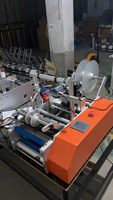 Machine d'étiquetage de bouteilles rondes électriques semi-automatique pour étiquettes en métal/verre/papier