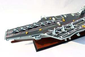 Modèle de porte-avions USS GERALD R. FORD CVN 78 - Modèle artisanal en bois - Product Image 2