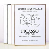 Cadre photo en métal noir à bordure fine avec passe-partout blanc, écologique, moderne et minimaliste, pour affiches d'art linéaire, idéal pour l'affichage mural en portrait