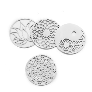 Yiwu Aceon geometria in acciaio inossidabile ritagliato in filigrana opera d'arte vuota Yin Yang <span class=keywords><strong>loto</strong></span> vita del <span class=keywords><strong>fiore</strong></span> spaventato <span class=keywords><strong>ciondolo</strong></span> <span class=keywords><strong>di</strong></span> moneta rotonda - Product Image 2