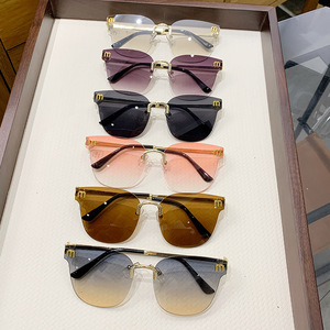 Women Metal Frameless <b>Sunglasses</b> With M Logo <b>Gradient</b> Lens UV400 For Driving Outings Cycling Parties - Product Image 3