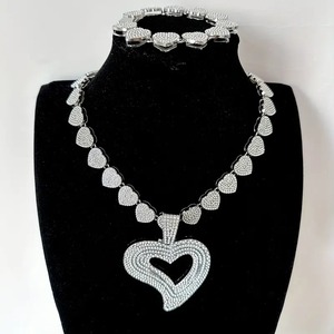 Hot Sale Bling Große hohle Herz Anhänger Halskette Mode voll gepflastert 5A Strass 15mm Herz kubanischen Kettens chmuck für Frauen
