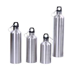 Bouteille d'eau isotherme en acier inoxydable avec mousqueton, noir, vert, argent, design minimaliste pour les voyages en plein air et le camping - Product Image 5